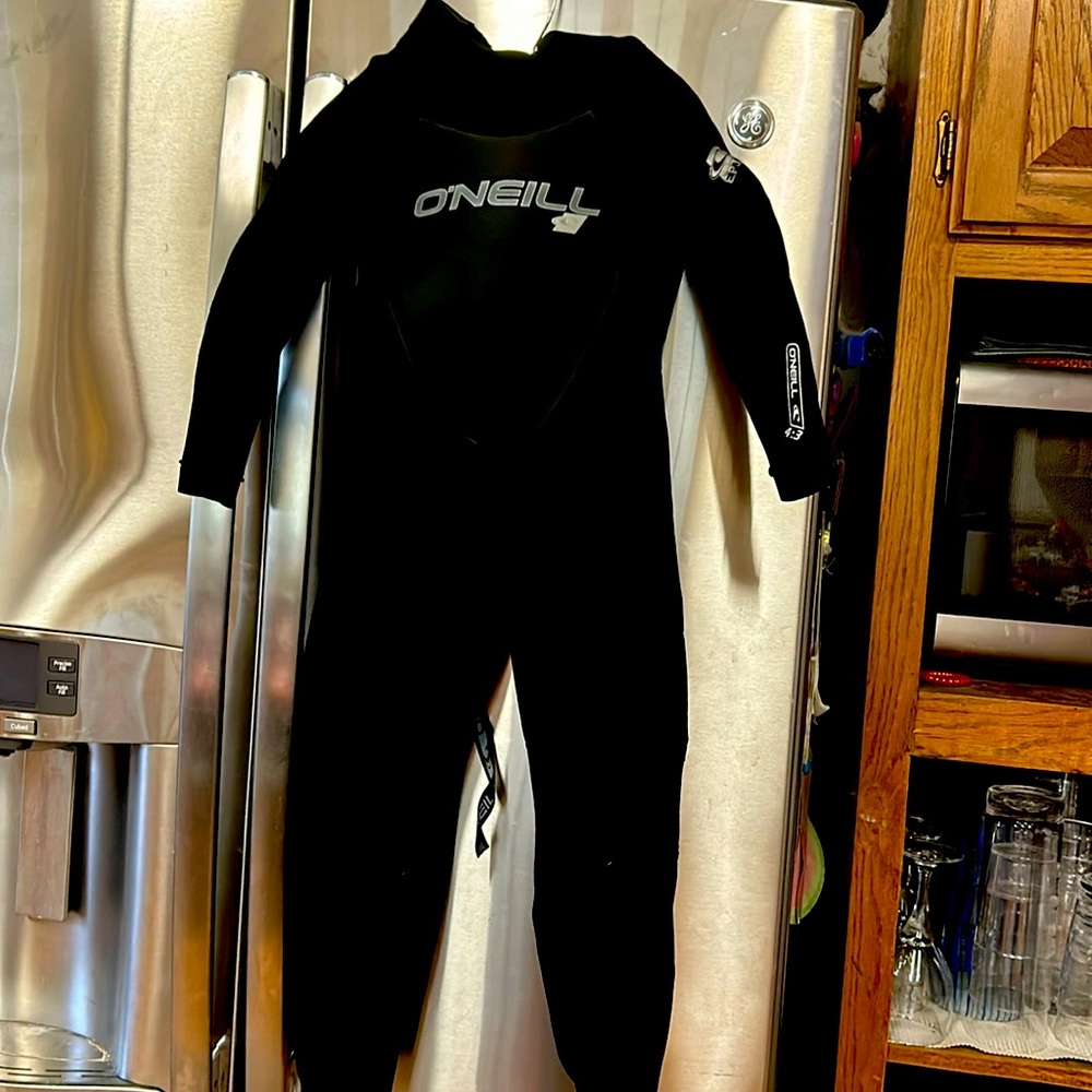 O’NEiLL 4/3 Wetsuit Kids Size 4. Ideal for Cool Pacific Waters